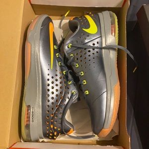 KD Nike shoes size 9